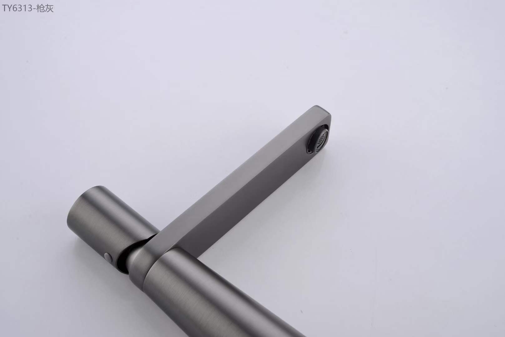 wandmontierte Badezimmerarmaturen