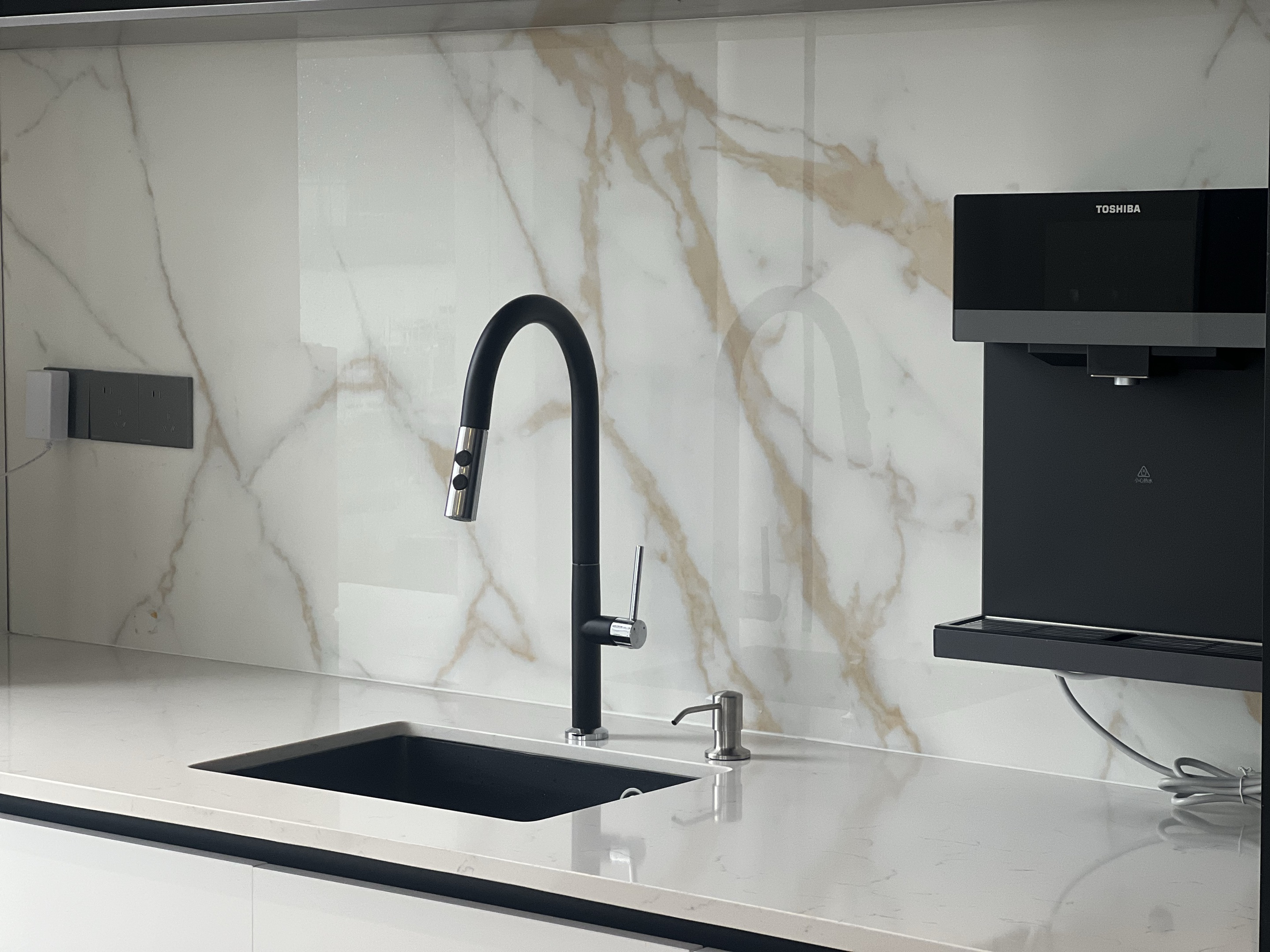 K&uuml;chenarmette aus Edelstahl