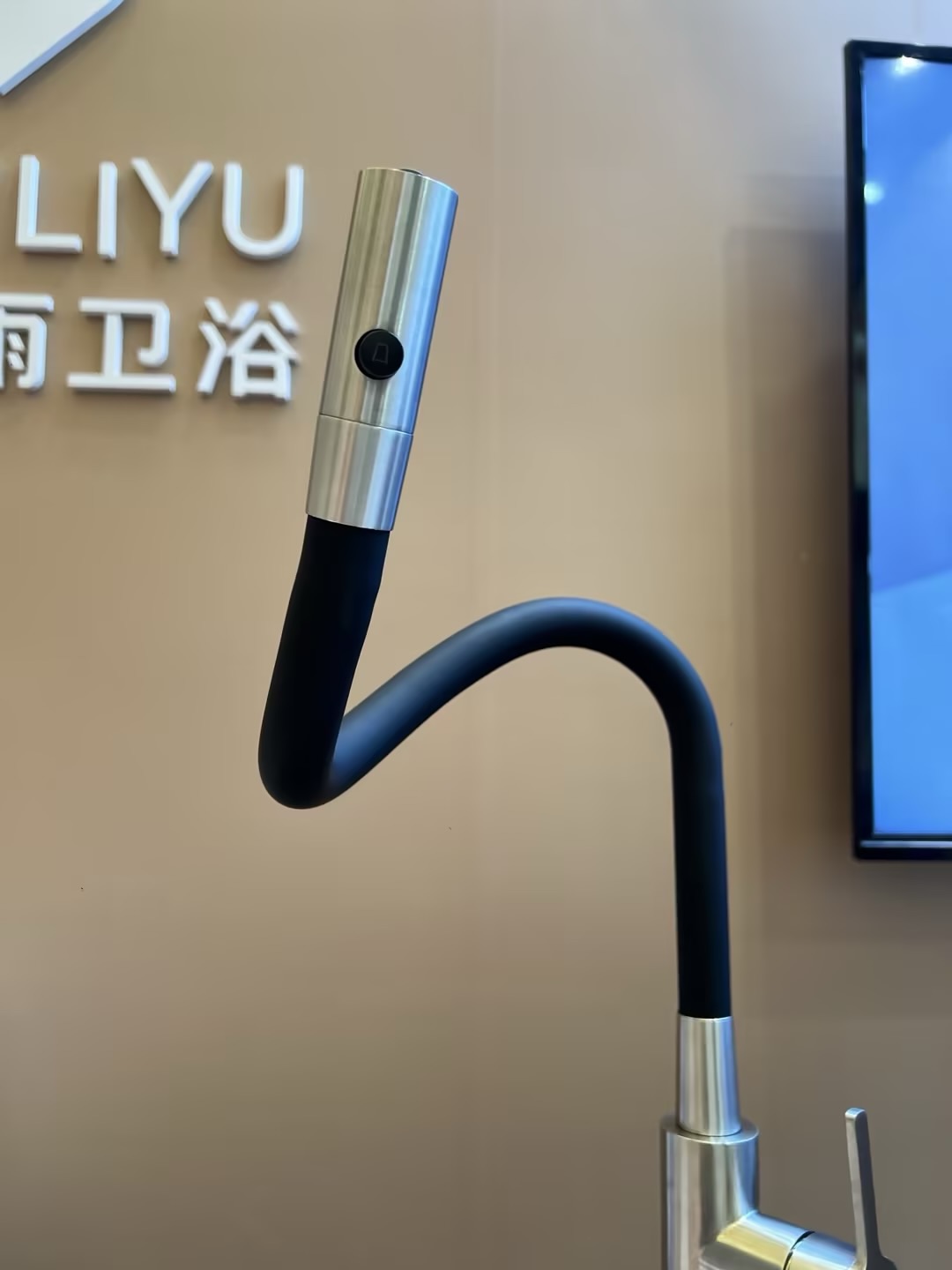 schwarzer K&uuml;chenhahn