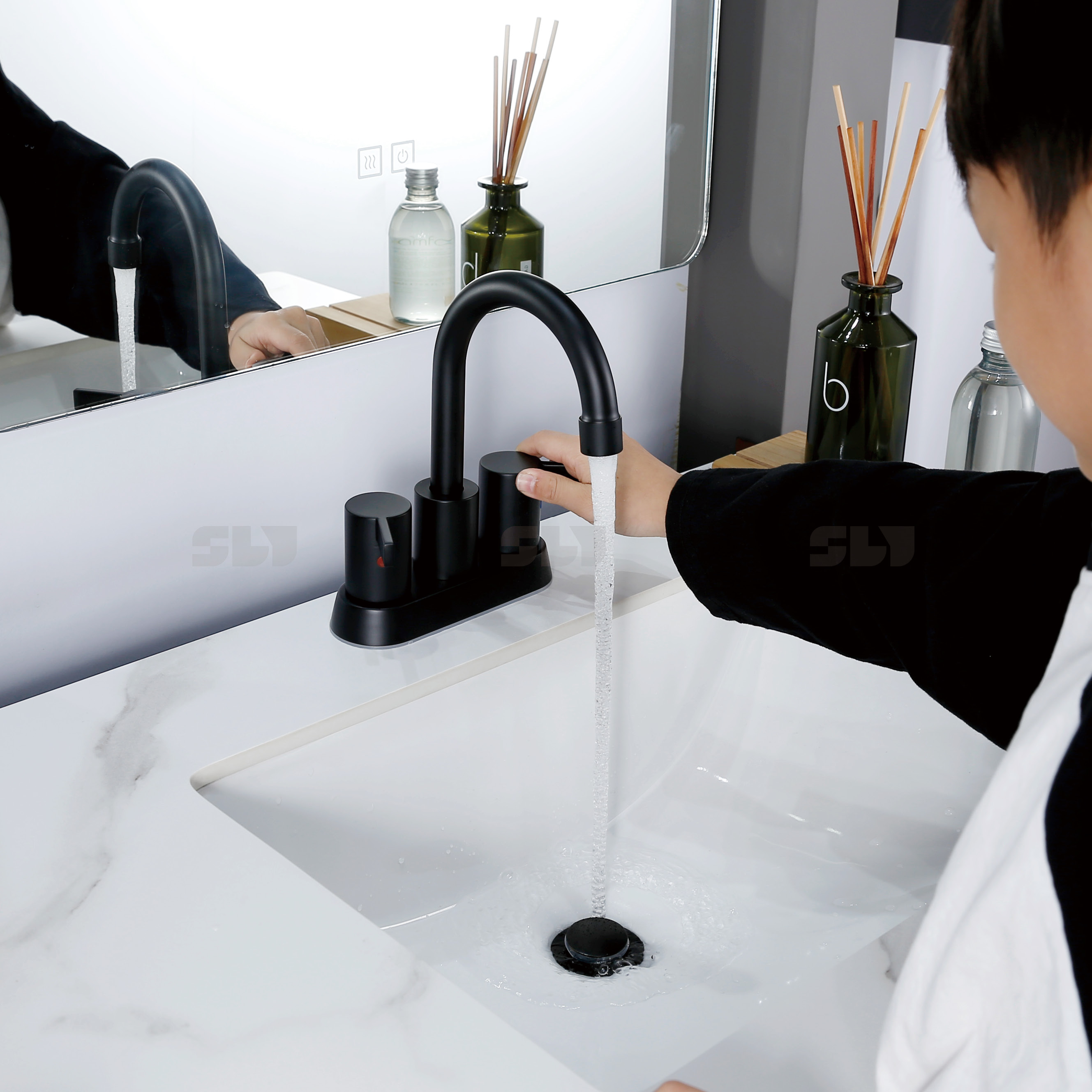 moderner Badezimmerhahn