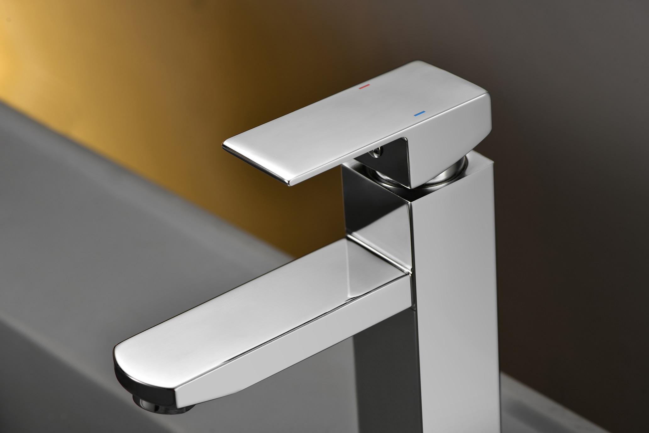 Wasserhahn-Badewanne