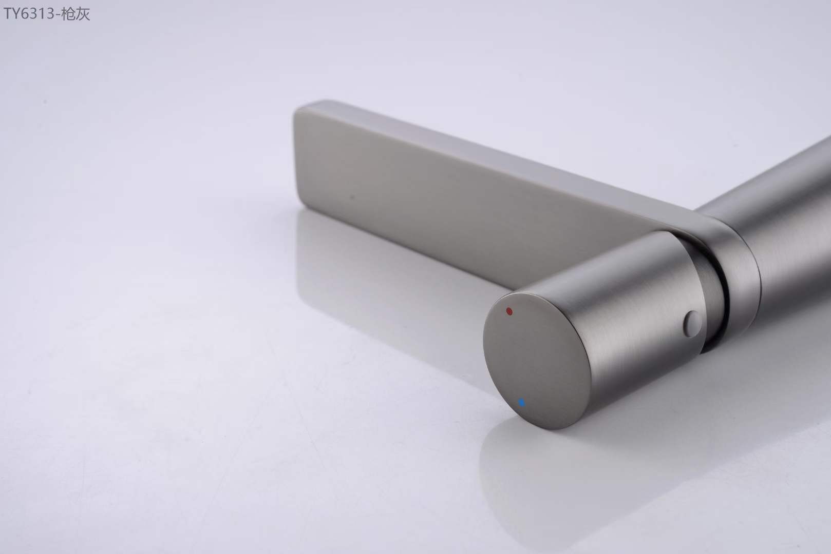 wandmontierte Badezimmerarmaturen