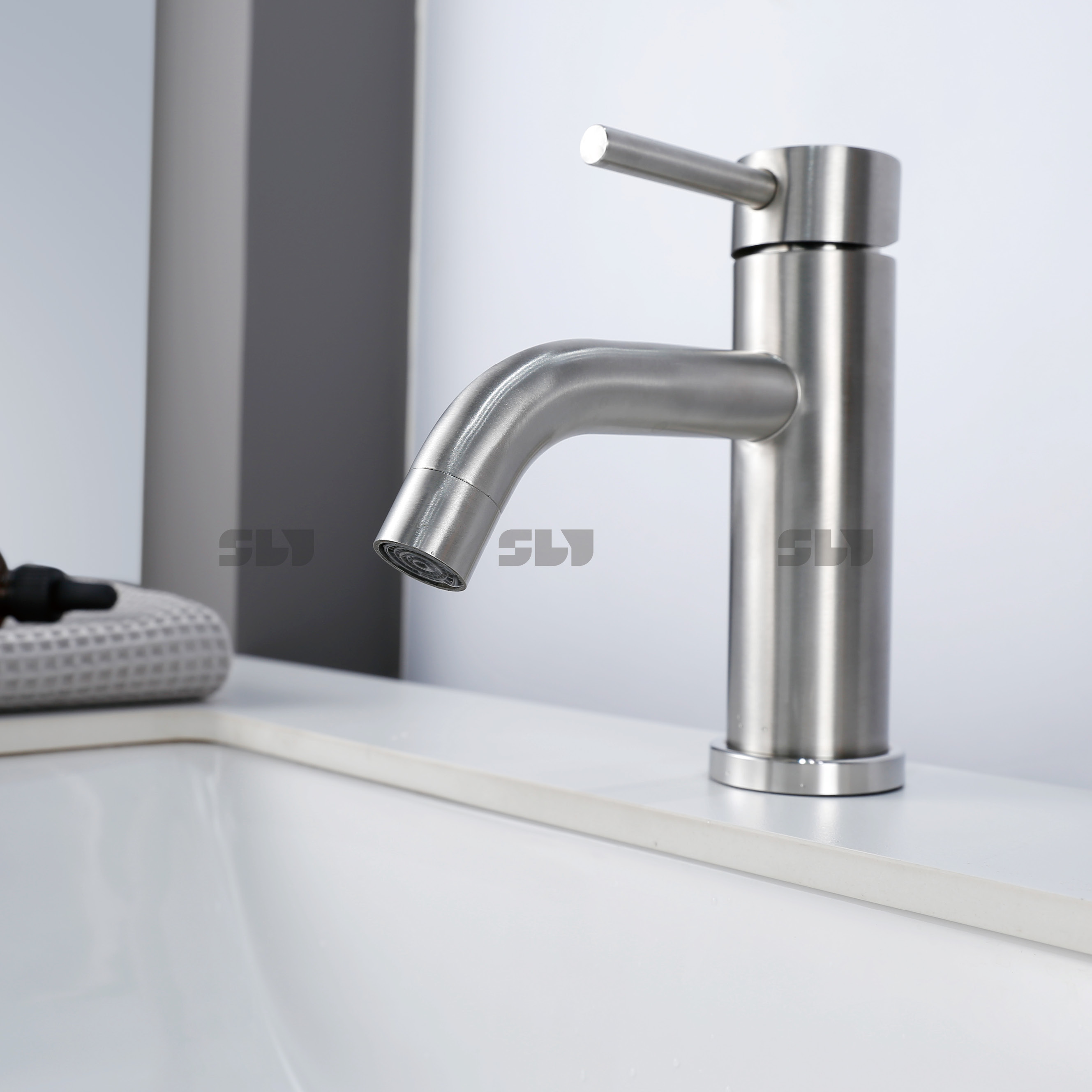 SLY Hochwertiger Einzelwaschtisch-Wasserhahn aus Edelstahl für Badezimmer