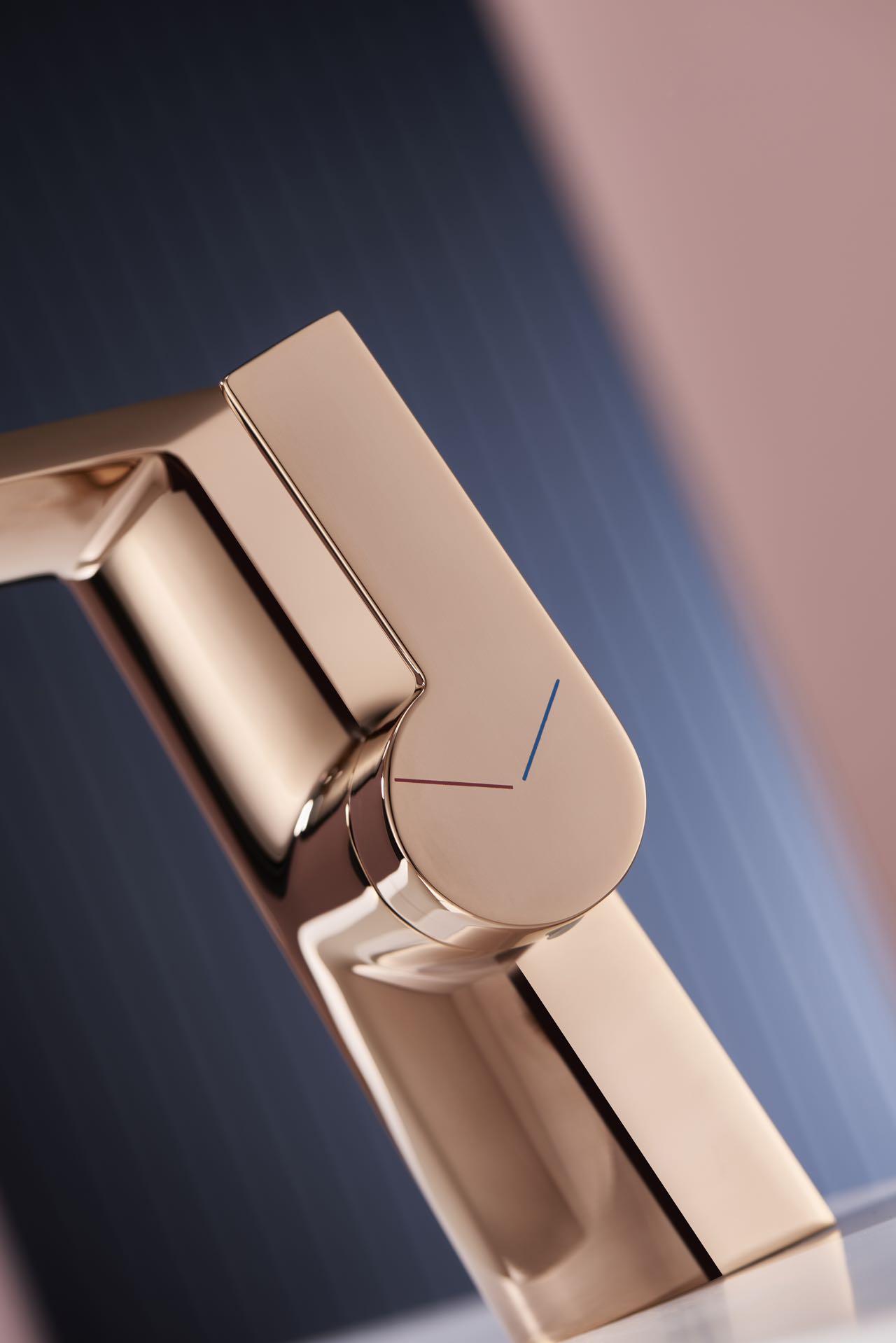 Badarmatur aus poliertem Nickel