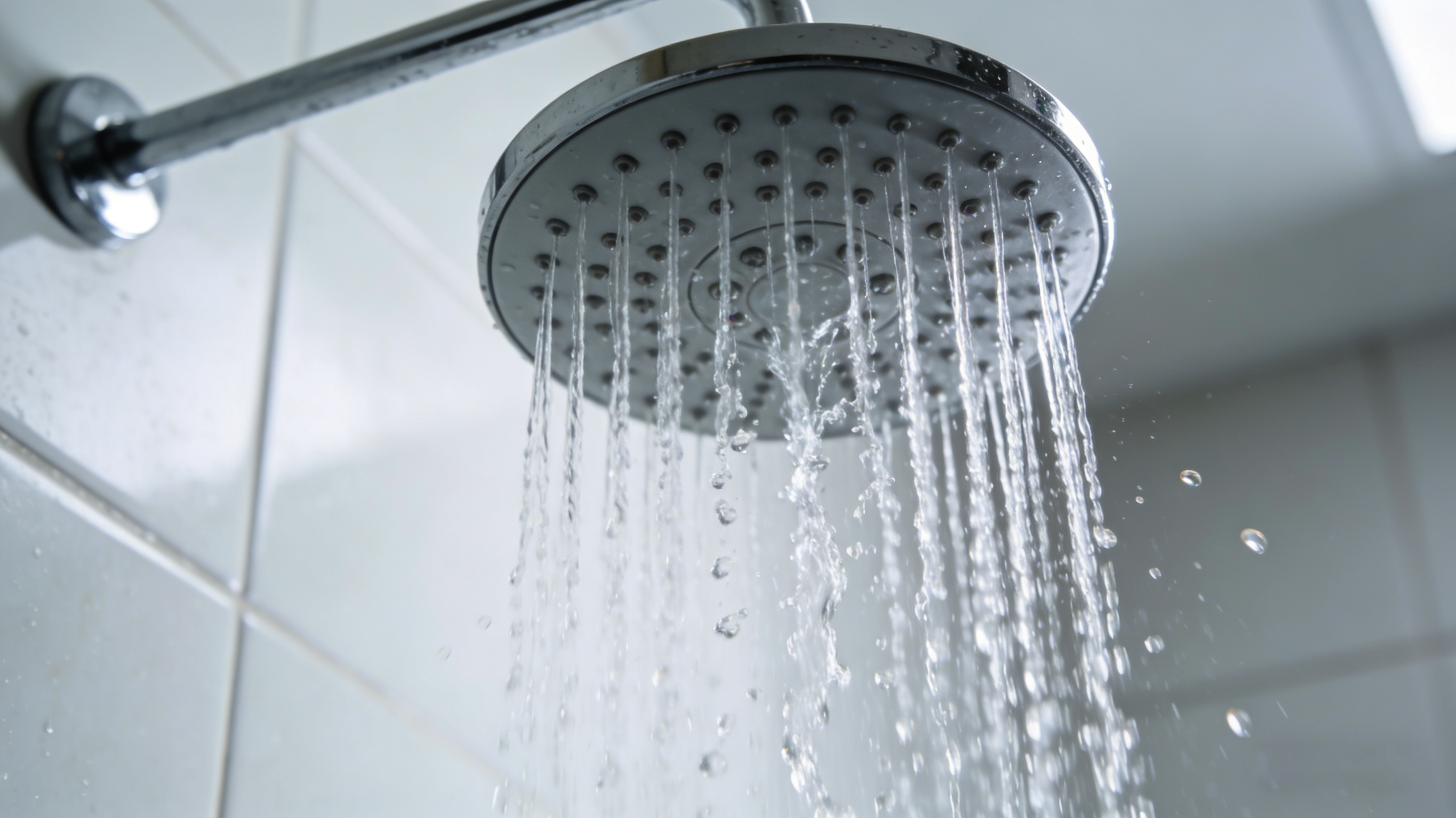 wandmontierte Duschsystem