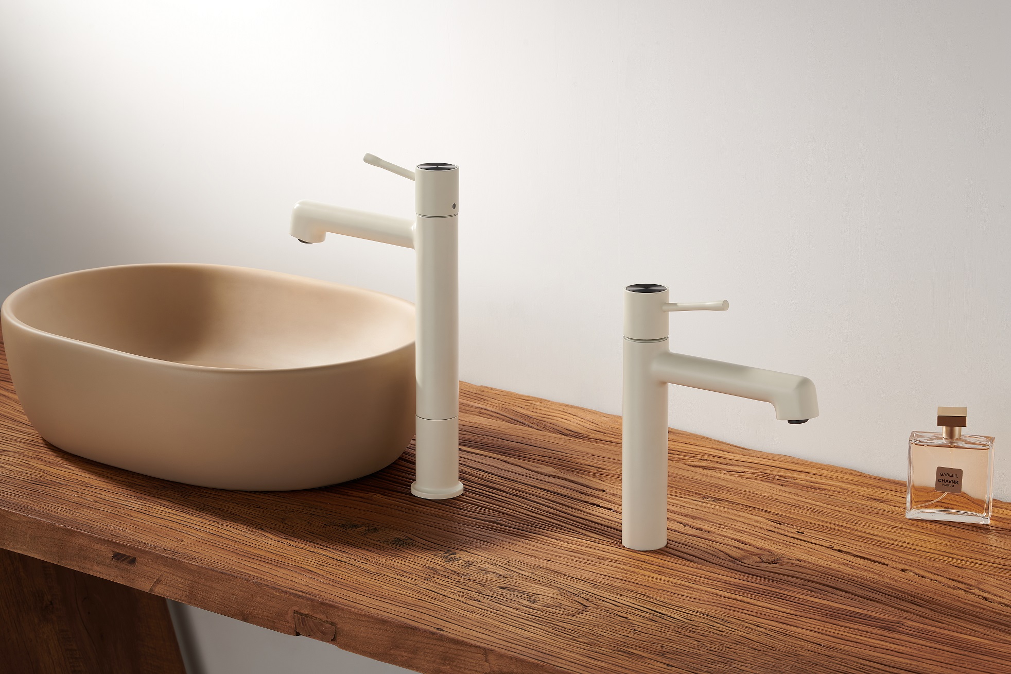 Sly Messing Matt Weiß Bester Preis Einer Hebel Heißer und kaltes Wassermischer Wasser Badezimmer Basin Wasserhahn
