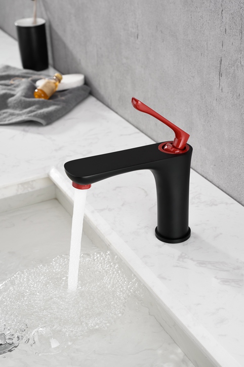 einzelner Badezimmerhahn