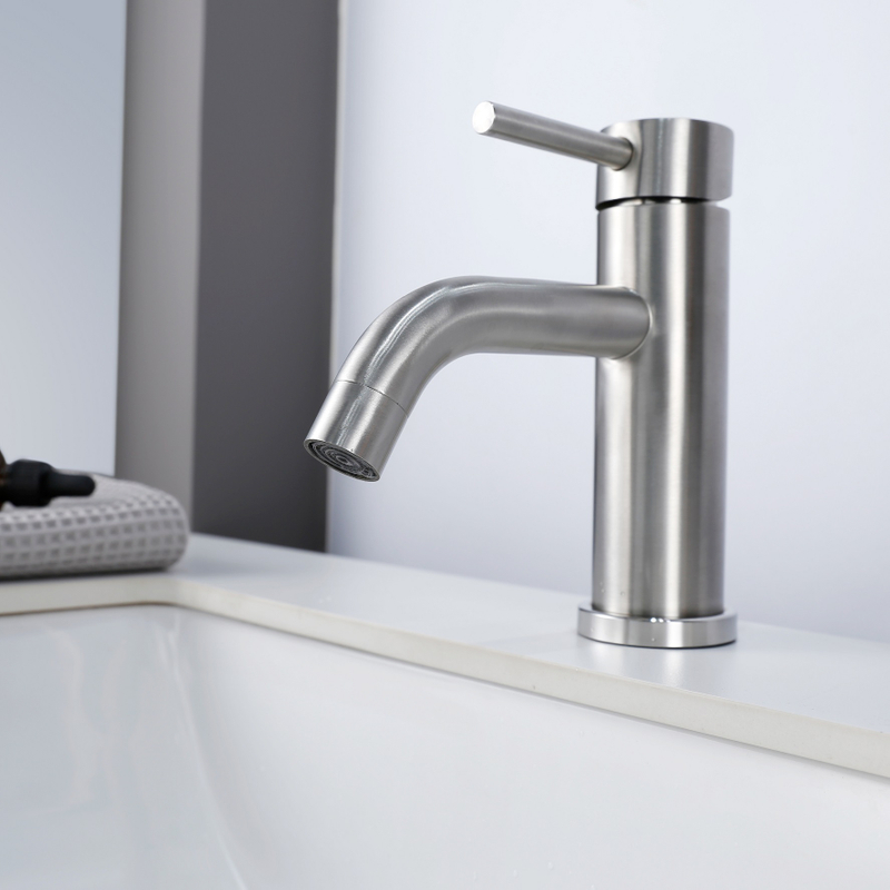 Sly gebürstetes goldenes Eingriff Loch Badezimmer Basin Wasserhahn heißer und kaltes Wassermixer