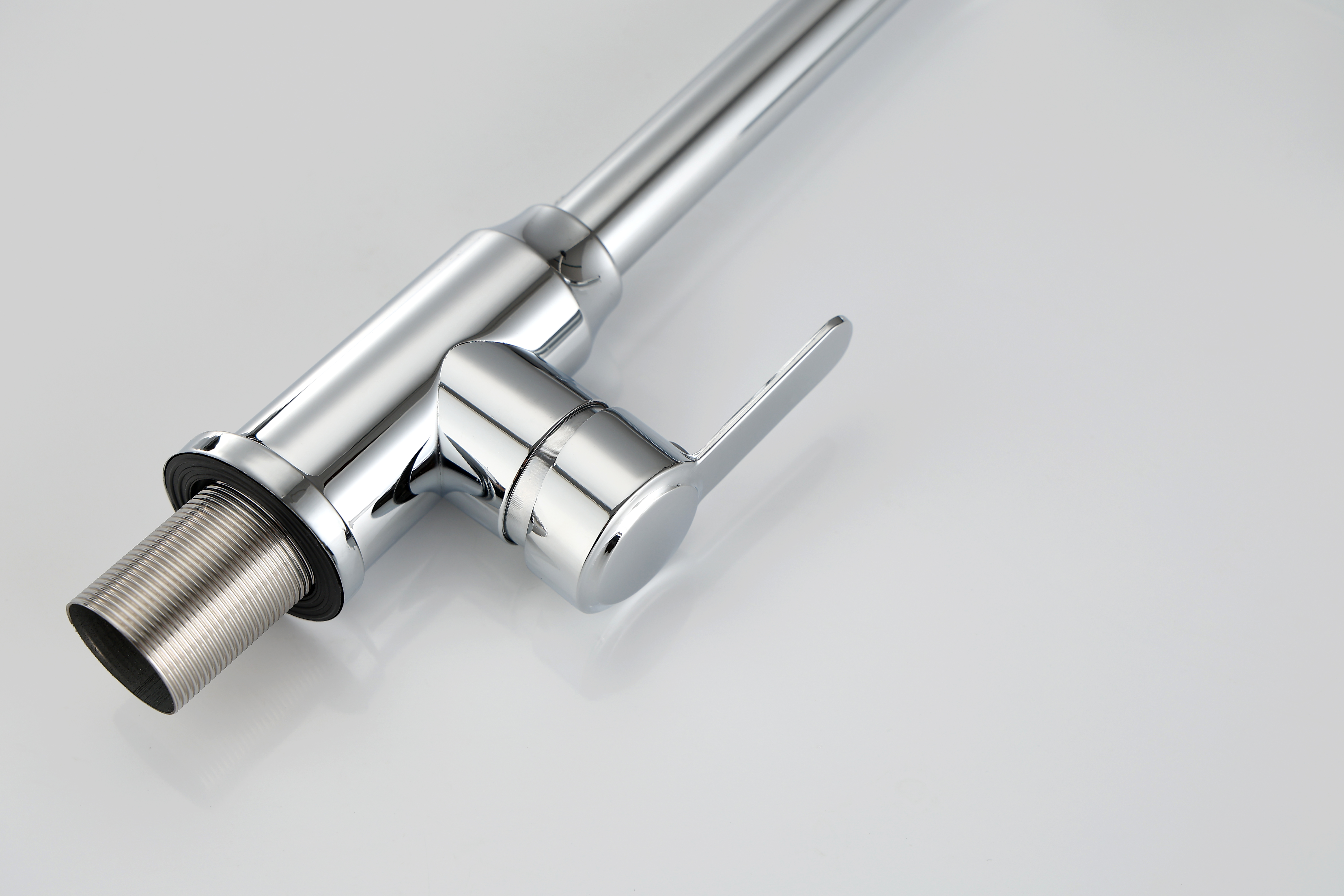 K&uuml;chensp&uuml;le und Wasserhahn 