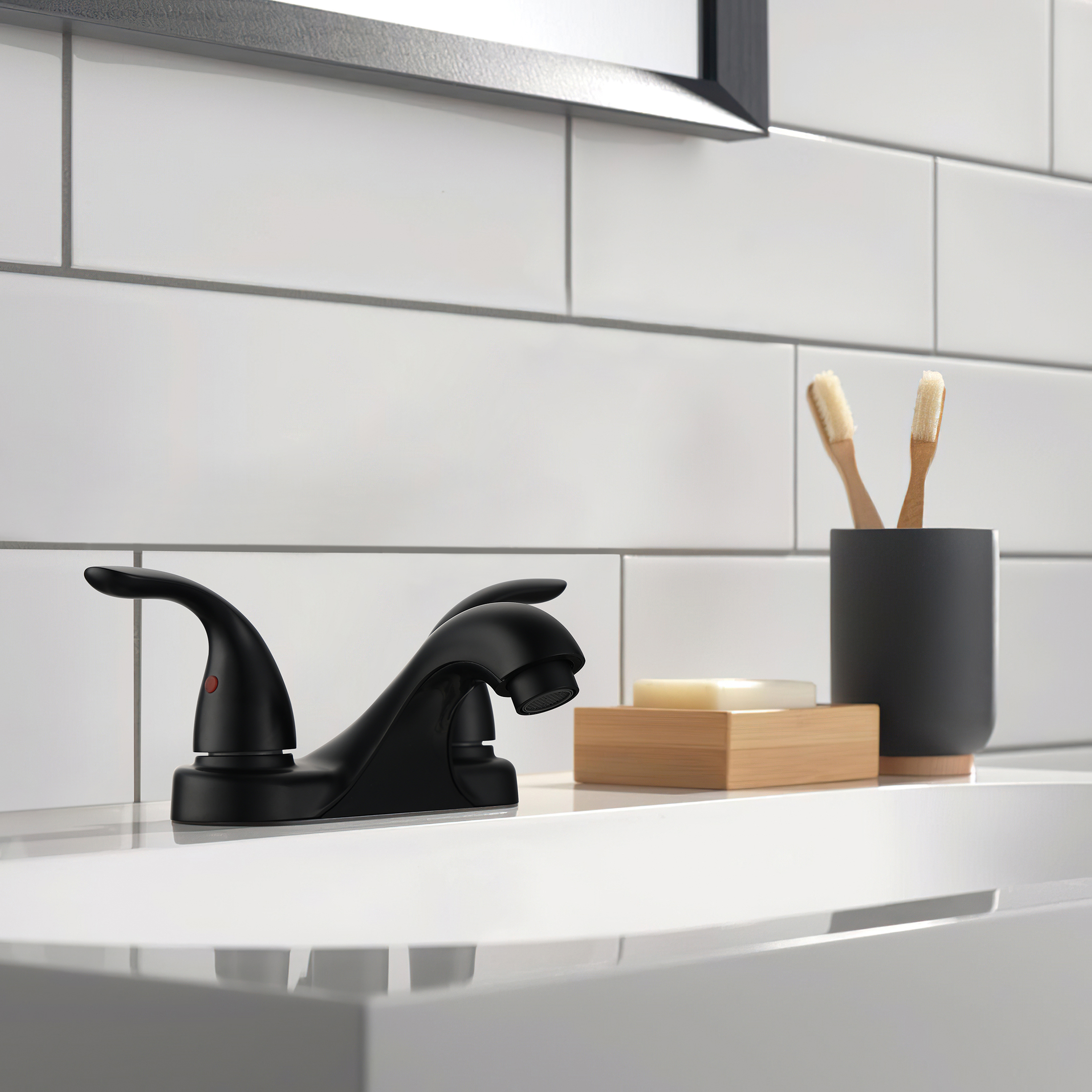 Schlauer Dual Griff heißer und kalter Mix -Badezimmer Wasserhahn