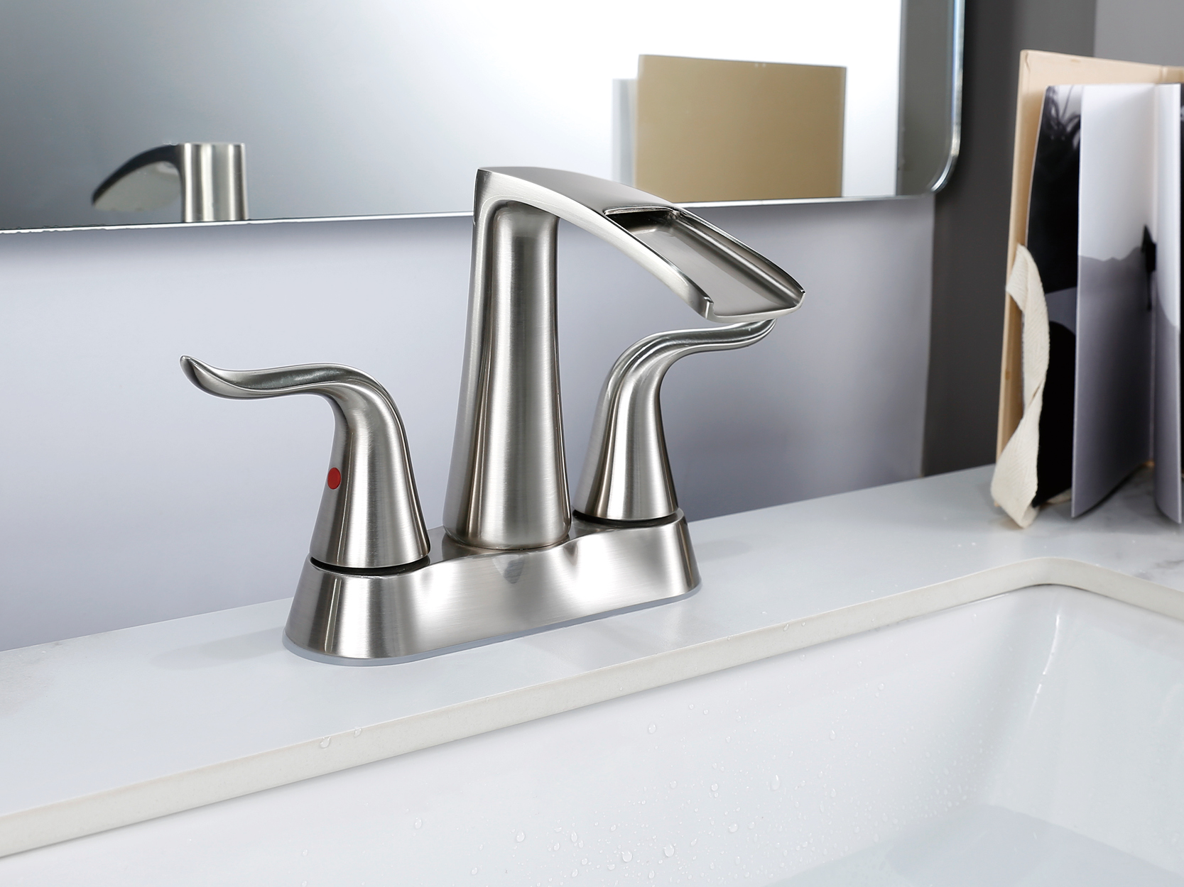 Waschbecken Wasserh&auml;hnen 