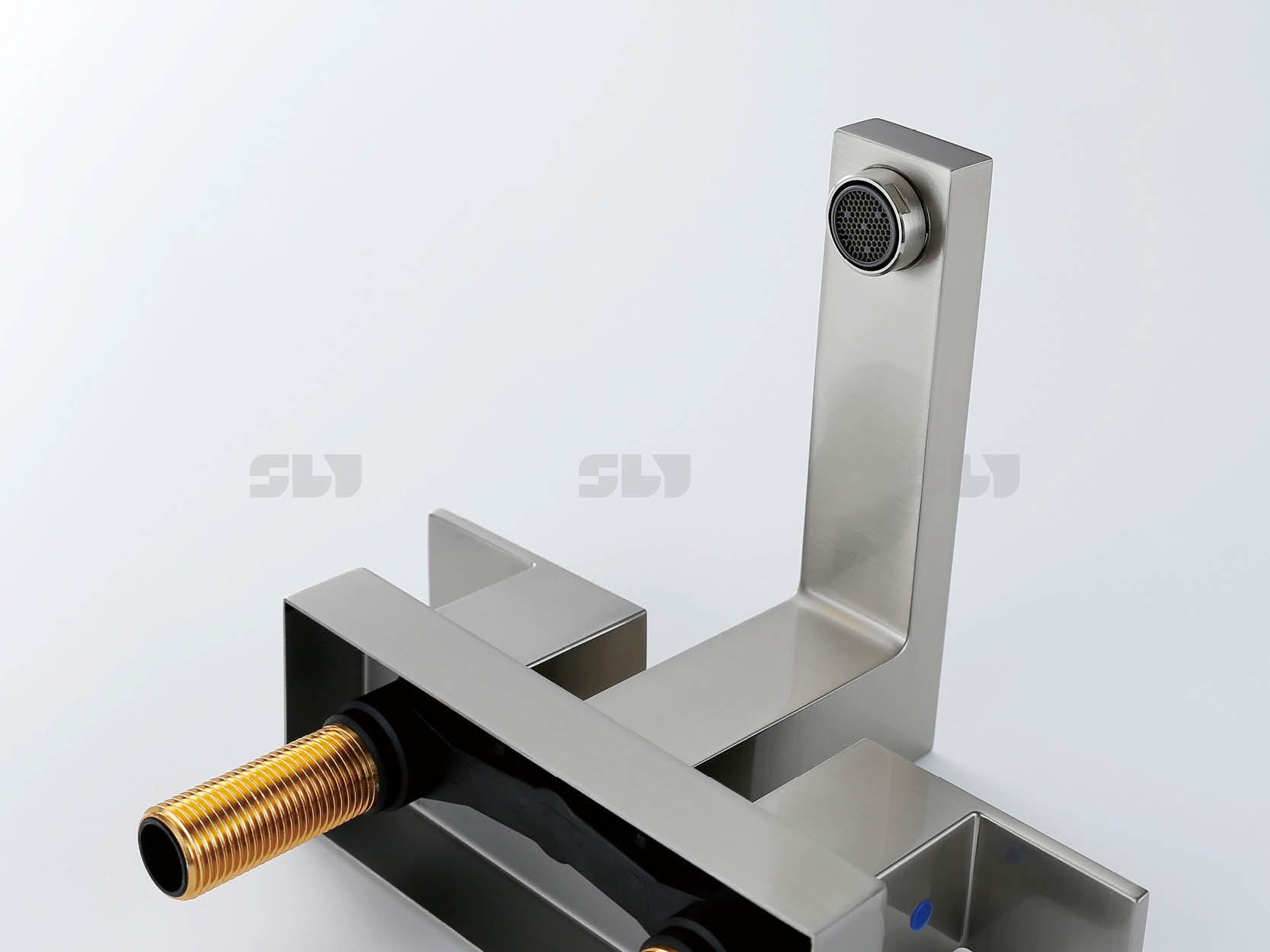 mattschwarze Badarmaturen