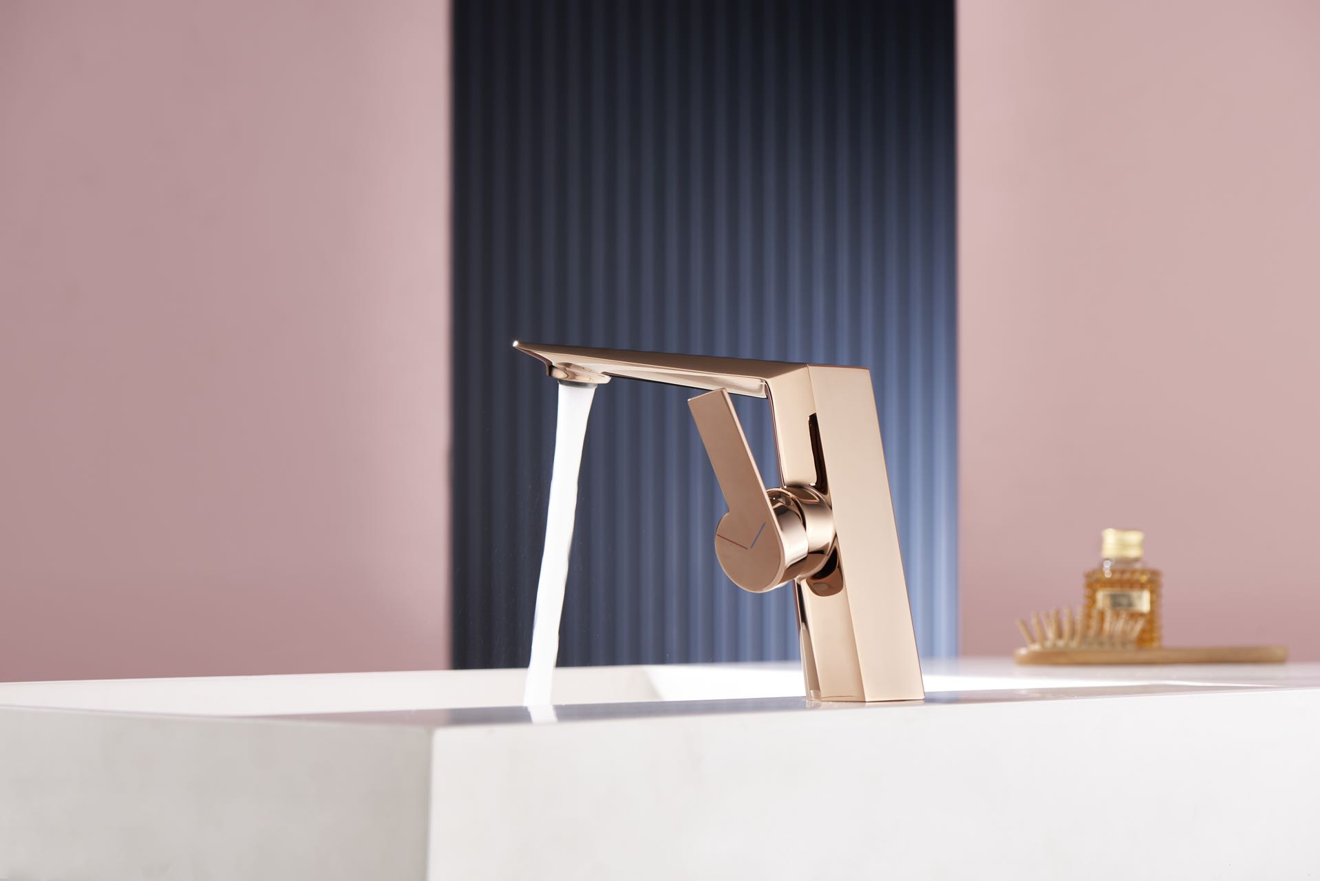 Badarmaturen aus geb&uuml;rstetem Nickel