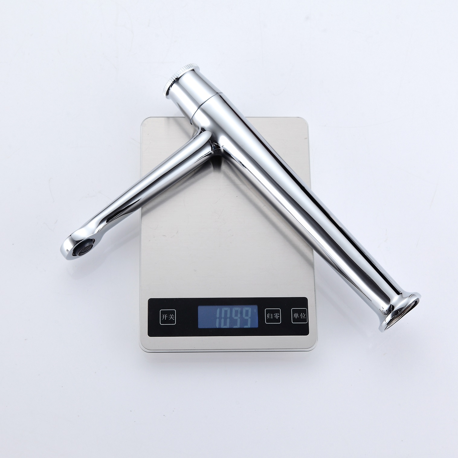 Waschbecken und Wasserh&auml;hne