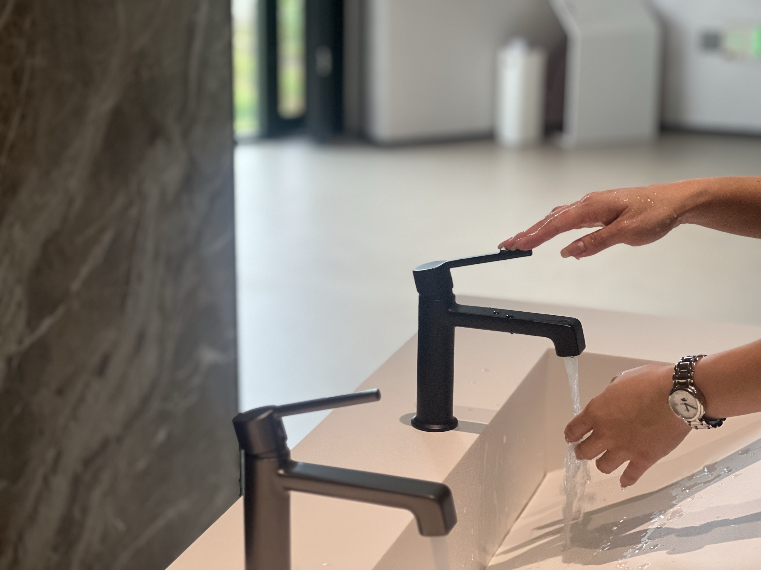 Badezimmerh&auml;hne ein Griff